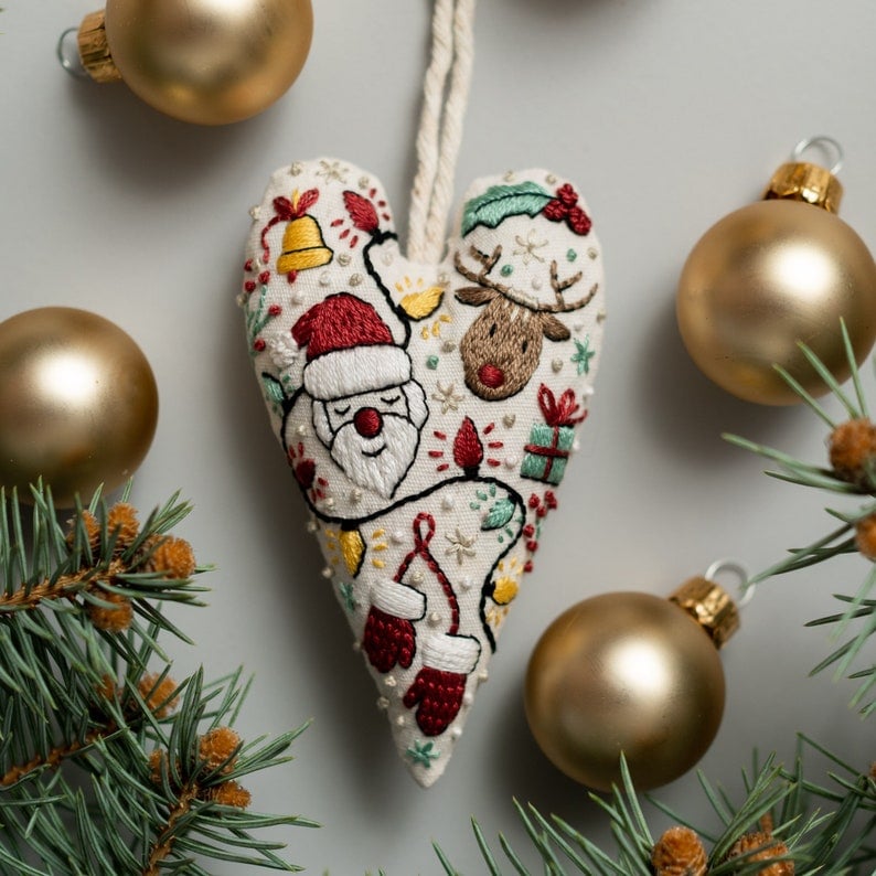 🔥2025 New Release 50% OFF 💖 🎄DIY Heart Shaped Hand Embroidered Christmas Ornament/Ornament Kit 🧵
