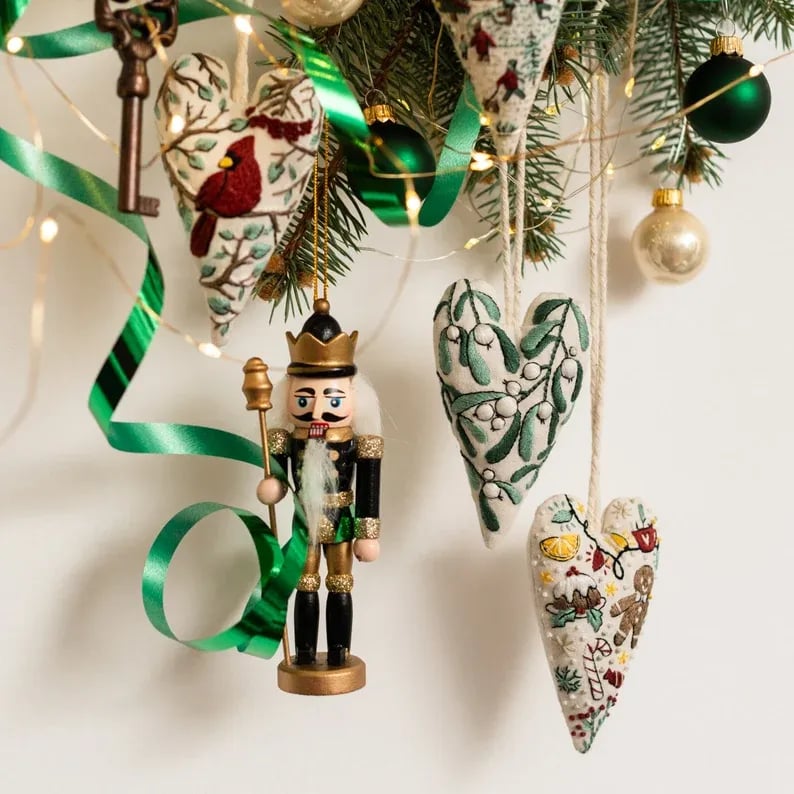 🔥2025 New Release 50% OFF 💖 🎄DIY Heart Shaped Hand Embroidered Christmas Ornament/Ornament Kit 🧵